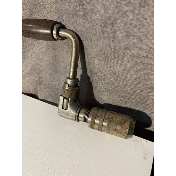 Vintage Bit Brace Hand Drill - Universal Jaws - Ratcheting Woodworking Tool - Picture 5 of 12